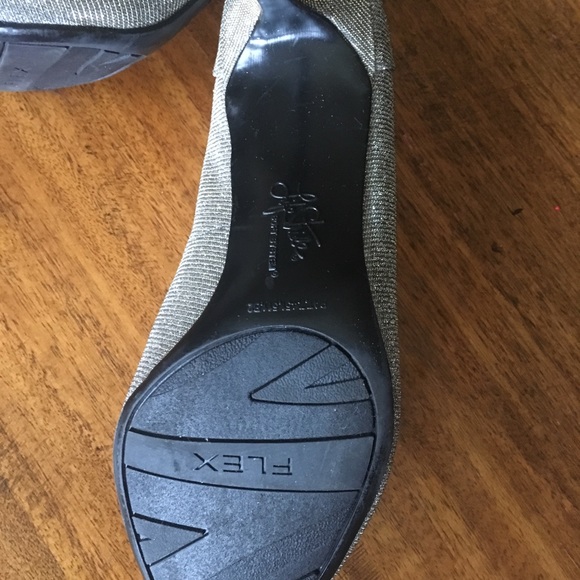 Sparkly 8.5 Heels - Picture 7 of 8